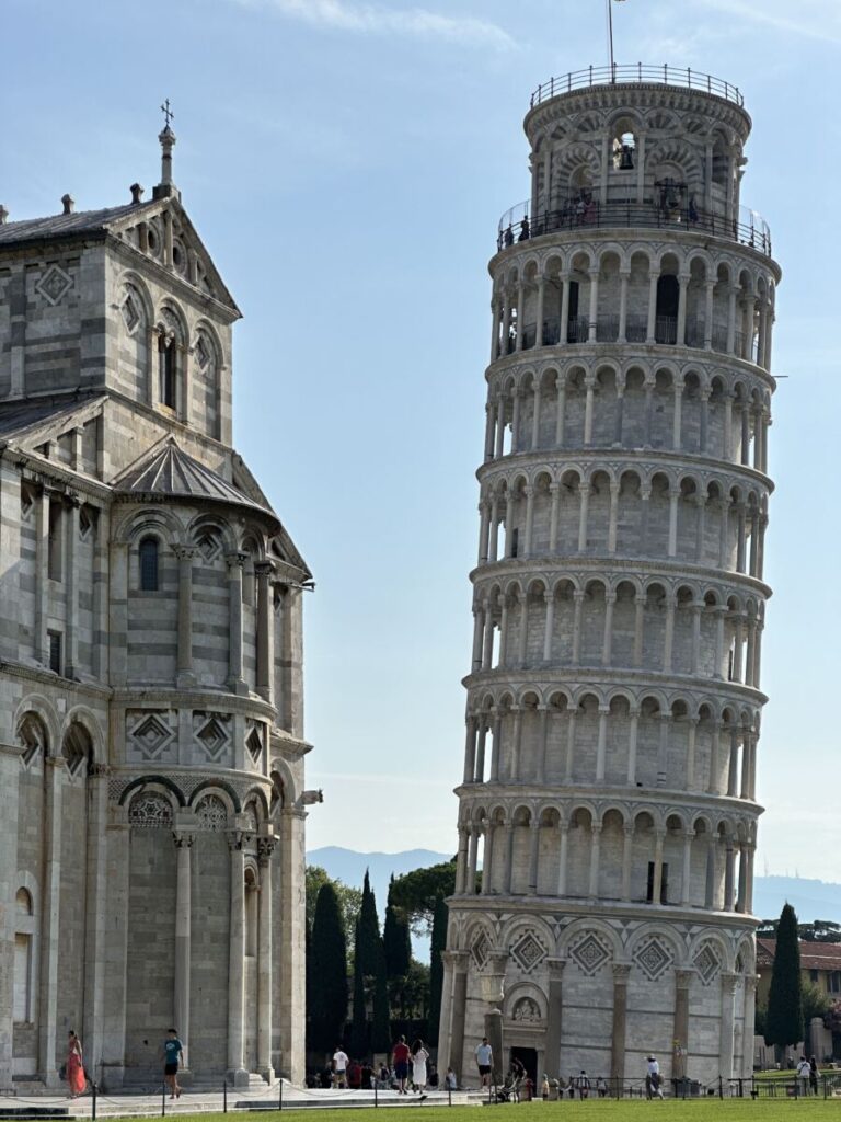 Eines der bekanntesten Reiseziele in Europa - der Schiefe Turm von Pisa